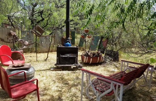 Cottonwood-Verde Village Apartamento | Babe's Garden, Private entrance w/ Private Bath
