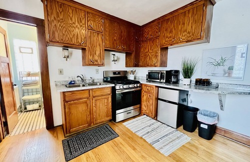 West Allis Apartamento | Babich Building - 2 Bedroom - Upper Apt #1