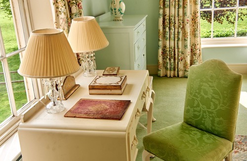 Fakenham Casa | Babies in travel cots not included in the capacity totals