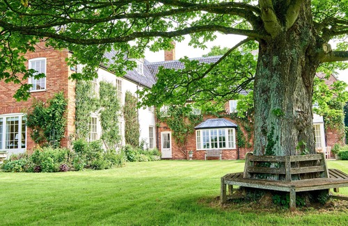 Fakenham Casa | Babies in travel cots not included in the capacity totals