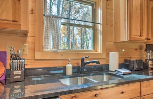 Skyland Casa | Baby Bear | Quiet Cabin on Bearwallow Mountain | Hot Tub and Near Hiking Trails
