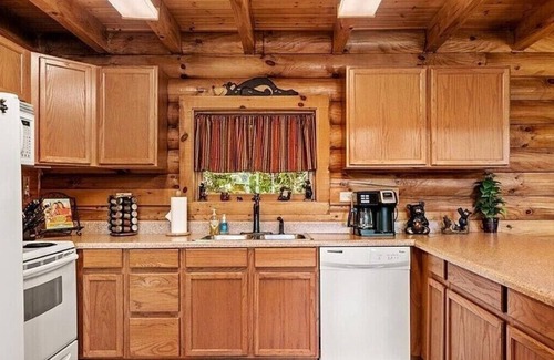 Maggie Valley Cabina | BABY BEAR’S CABIN, REAL LOG CABIN, SPECTACULAR VIEWS, HOT TUB, FIRE PIT
