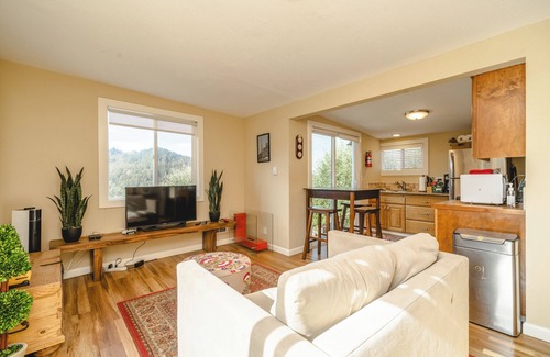Woodacre Cabaña | Baby Hawk Nest with Hot Tub and Views