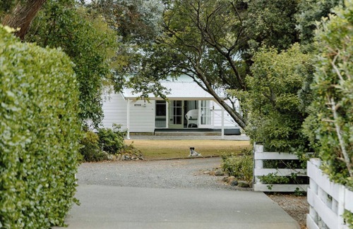Palliser Bay Cabaña | Bach 1 - Loburn Bach Accommodation, in the Lake Ferry Village
