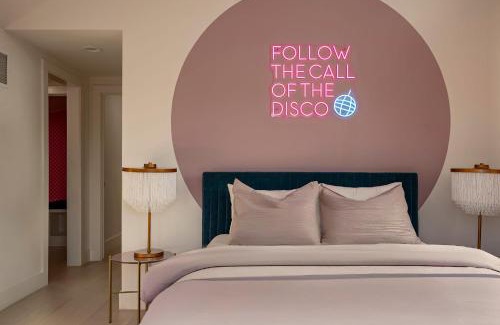 Swede Hill Casa | Bach & Bubbly House - 5BR, Pool, Gym & Glam Room