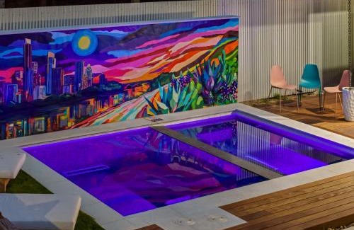 Swede Hill Casa | Bach & Bubbly House - 5BR, Pool, Gym & Glam Room