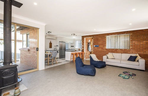 Lancelin Casa | Back Beach Bungalow - Great Family Getaway