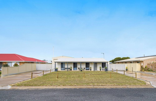 Lancelin Casa | Back Beach In - Coastal Comfort at its best.