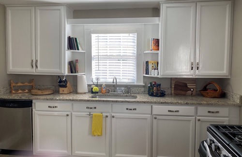 Roswell Cabaña | Back by popular demand! Charming Cottage on Canton St-Walk to Restaurants-Shops!