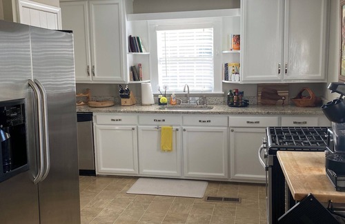 Roswell Cabaña | Back by popular demand! Charming Cottage on Canton St-Walk to Restaurants-Shops!