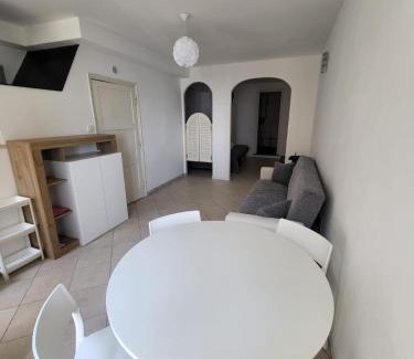 Riomaggiore Casa | Back in Tide , frontal sea view window, no AC, Pet friendly
