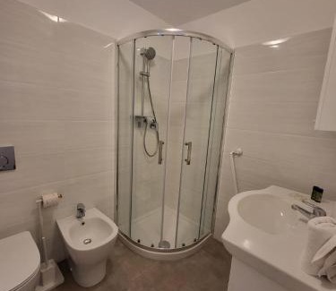 Riomaggiore Casa | Back in Tide , frontal sea view window, no AC, Pet friendly