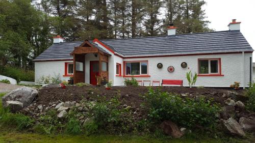 Doochary Casa | Back2Roots - Beautifully Restored Cottage, Doochary