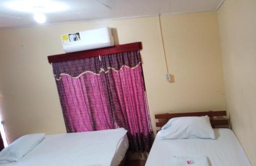 Puerto Jiménez Casa | Backpackers Corcovado Tours