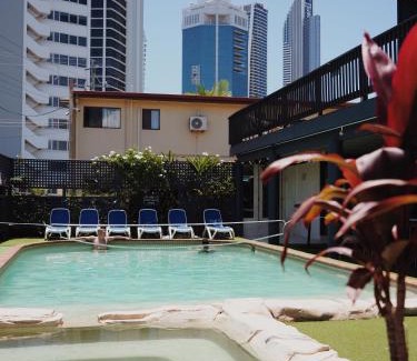 Surfers Paradise Hostal | Backpackers In Paradise 18-35 Hostel