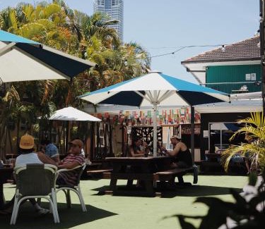 Surfers Paradise Hostal | Backpackers In Paradise 18-35 Hostel