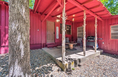 Broken Bow Casa | Backwoods Hideout Remote Couples Getaway!