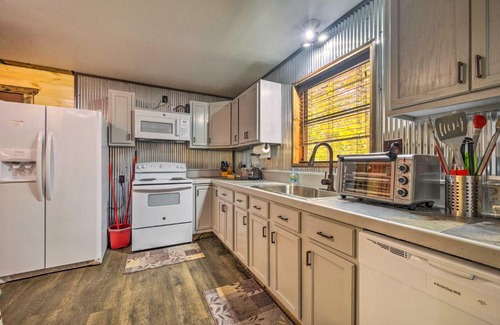 Broken Bow Casa | Backwoods Hideout Remote Couples Getaway!