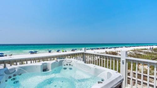Frangista Beach Casa | Backyard Beach by AvantStay Oceanfront Destin Paradise