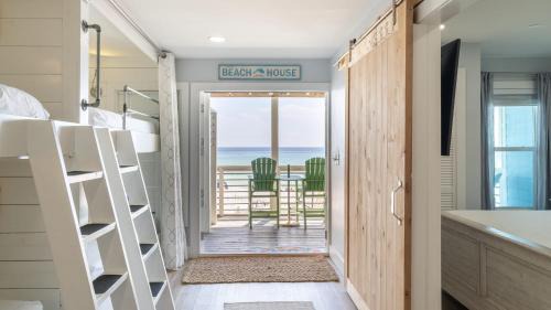 Frangista Beach Casa | Backyard Beach by AvantStay Oceanfront Destin Paradise