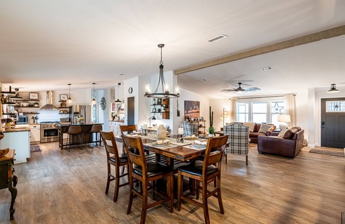 Dripping Springs Casa | Dream Outdoor Space + Pavilion Hang out, Heated Pool Option & Dogs Welcome! Nearby Wineries!