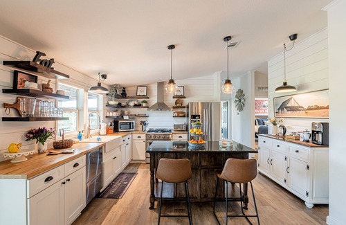 Dripping Springs Casa | Dream Outdoor Space + Pavilion Hang out, Heated Pool Option & Dogs Welcome! Nearby Wineries!