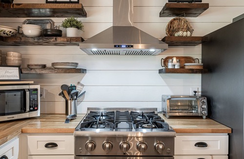 Dripping Springs Casa | Dream Outdoor Space + Pavilion Hang out, Heated Pool Option & Dogs Welcome! Nearby Wineries!