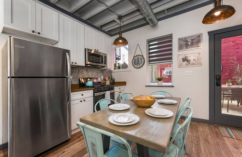 Central Northside Casa | Backyard Deck - BBQ, Parking, Allegheny General Hospital, Quiet