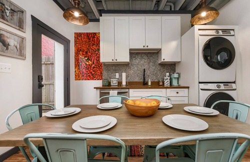 Central Northside Casa | Backyard Deck - BBQ, Parking, Allegheny General Hospital, Quiet