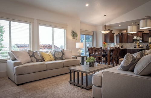 Daniel Casa | Backyard Dream - 25 from Park City- Hot tub, Theater Room, Sleeps 16