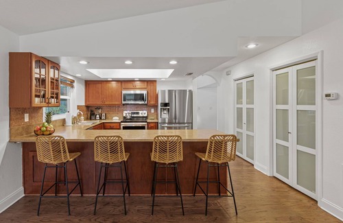 Palm Harbor Casa | Backyard Games, Fire Pit, Heated Pool, Near Beach