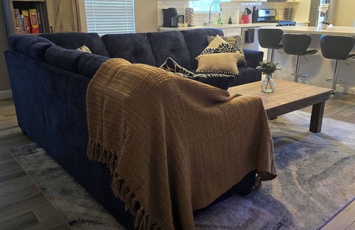Spring Casa | Backyard Getaway! Near IAH Airport! Hot Tub!