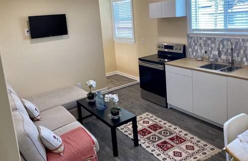 Harbor Gateway South Casa | Backyard Guest House