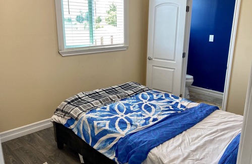 Harbor Gateway South Casa | Backyard Guest House