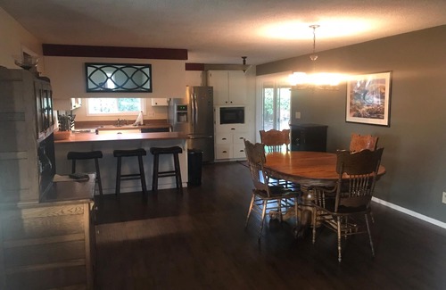 McMinnville Casa | Bañera de hidromasaje y sauna en el patio trasero cerca del centro