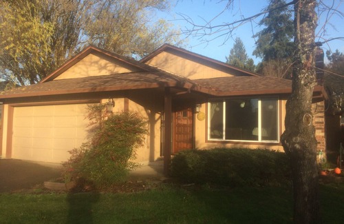 McMinnville Casa | Bañera de hidromasaje y sauna en el patio trasero cerca del centro