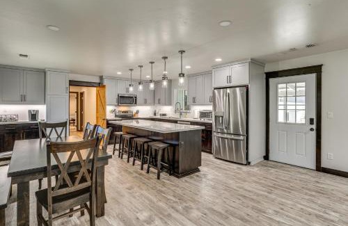Weaverville Casa | Backyard Oasis with Hot Tub and Views Weaverville Gem