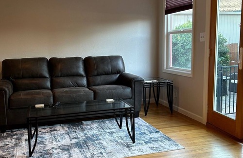 West Alameda Apartamento | Backyard oasis with patio