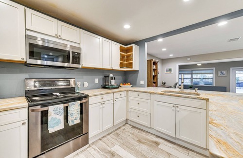 Bradenton Casa | Backyard w/Pool & Games! Family Home in Bradenton
