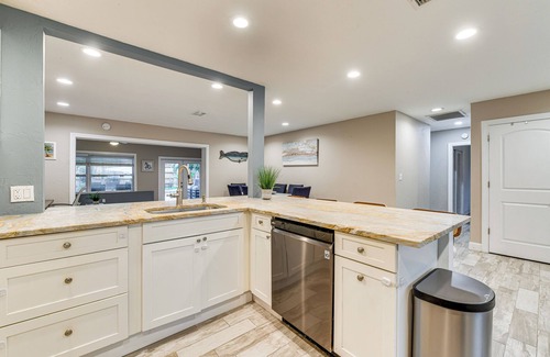 Bradenton Casa | Backyard w/Pool & Games! Family Home in Bradenton