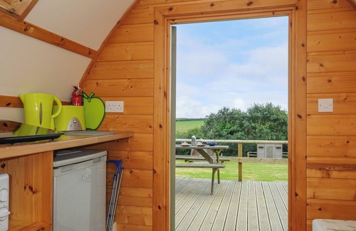 Liskeard Cabaña | BADGER SET @ PENBUGLE ORGANIC FARM, pet friendly in Duloe