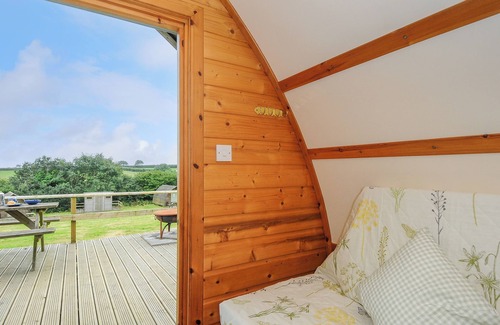 Liskeard Cabaña | BADGER SET @ PENBUGLE ORGANIC FARM, pet friendly in Duloe