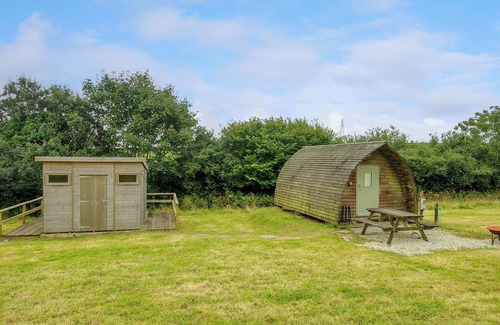 Liskeard Cabaña | BADGER SET @ PENBUGLE ORGANIC FARM, pet friendly in Duloe