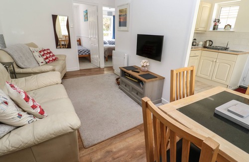 Looe Cabaña | BADGER SETT IN GRANITE HENGE NEAR LOOE, family friendly in Looe