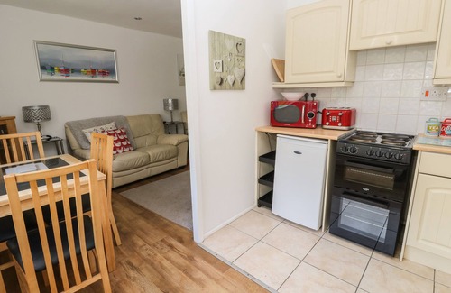 Looe Cabaña | BADGER SETT IN GRANITE HENGE NEAR LOOE, family friendly in Looe