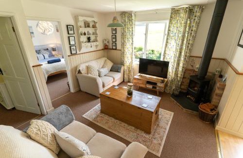 Burgh Island Chalet De Esquí | Badgers Den, a beautiful log cabin in a secluded valley close to the beach
