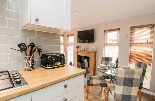 Troutbeck Bridge Cabaña | BADGERS HOLLOW LODGE, pet friendly, with hot tub in Windermere
