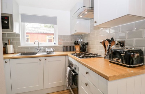 Troutbeck Bridge Cabaña | BADGERS HOLLOW LODGE, pet friendly, with hot tub in Windermere