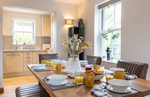 Cirencester Cabaña | Badgers Lodge - MV37 - Lakeside Spa Property