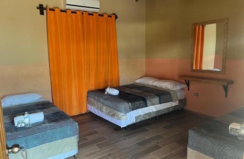 Livingston Casa | Bahía Caimán , Río dulce